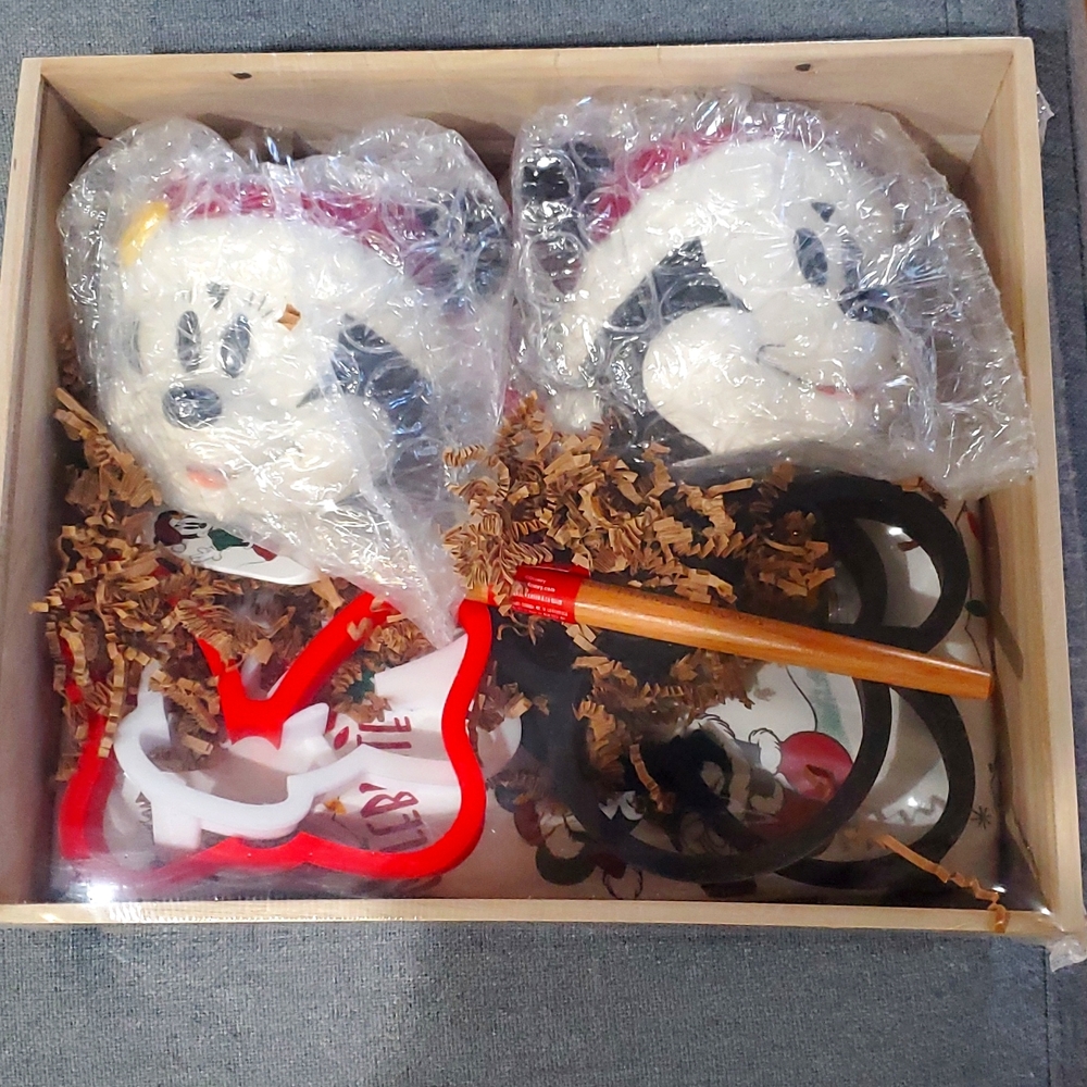 Williams Sonoma mickey crate